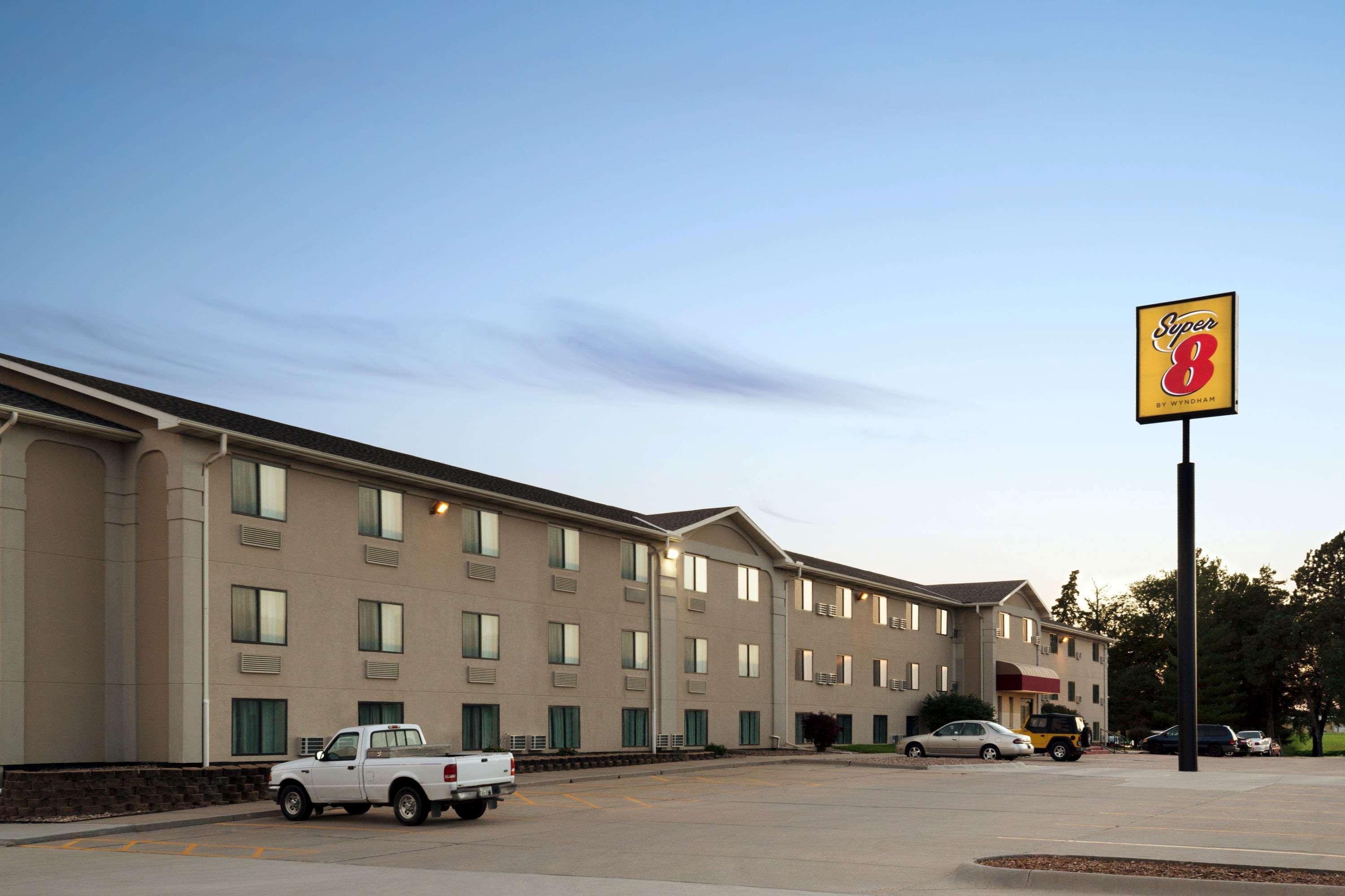 Super 8 By Wyndham Lincoln North Otel Dış mekan fotoğraf
