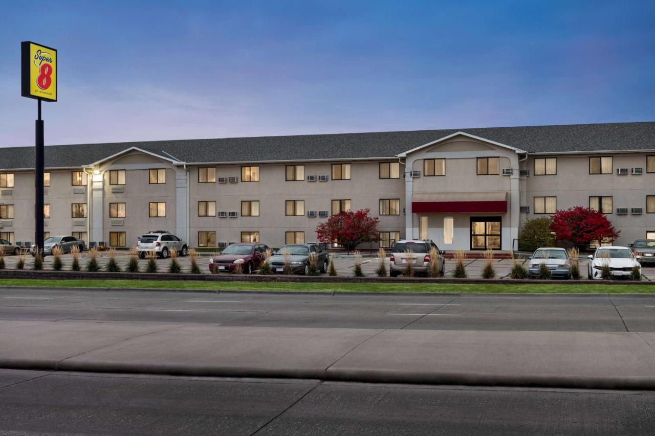 Super 8 By Wyndham Lincoln North Otel Dış mekan fotoğraf