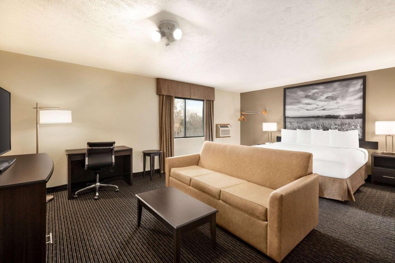 Super 8 By Wyndham Lincoln North Otel Dış mekan fotoğraf