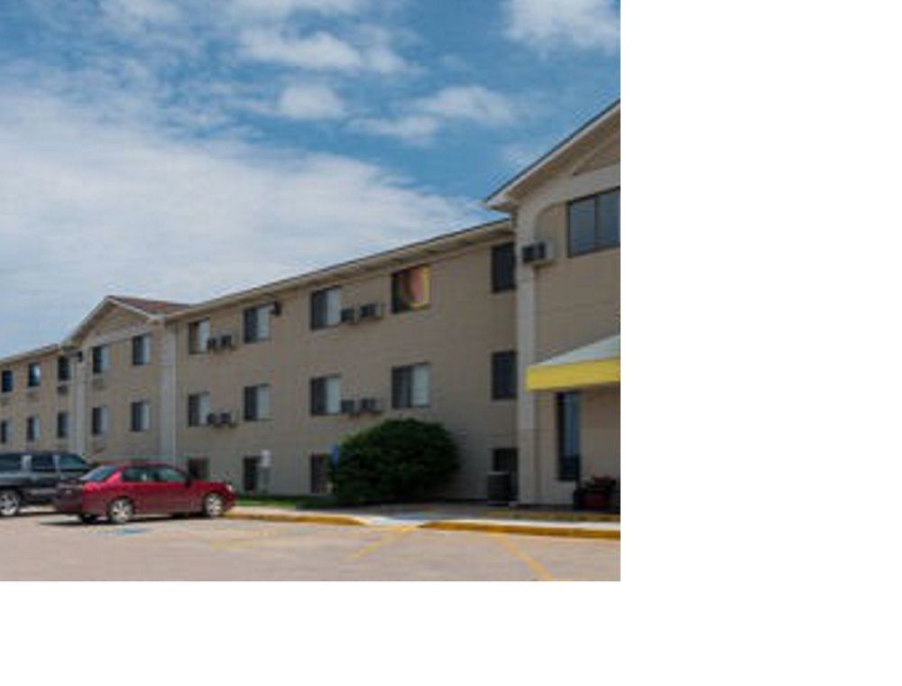 Super 8 By Wyndham Lincoln North Otel Dış mekan fotoğraf